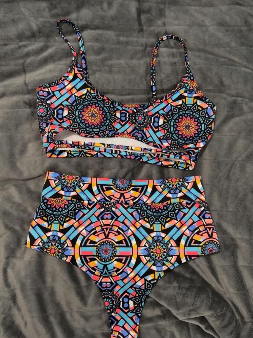One by One Rave Set 🌈⭐️ Colorful Geometric Two-Piece Swim Set